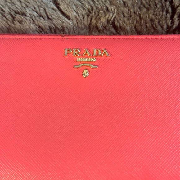 Prada Lacca Saffiano Leather Zip Around Walket - Picture 3 of 15